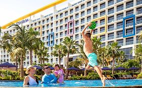 Centara Mirage Beach Resort  4*